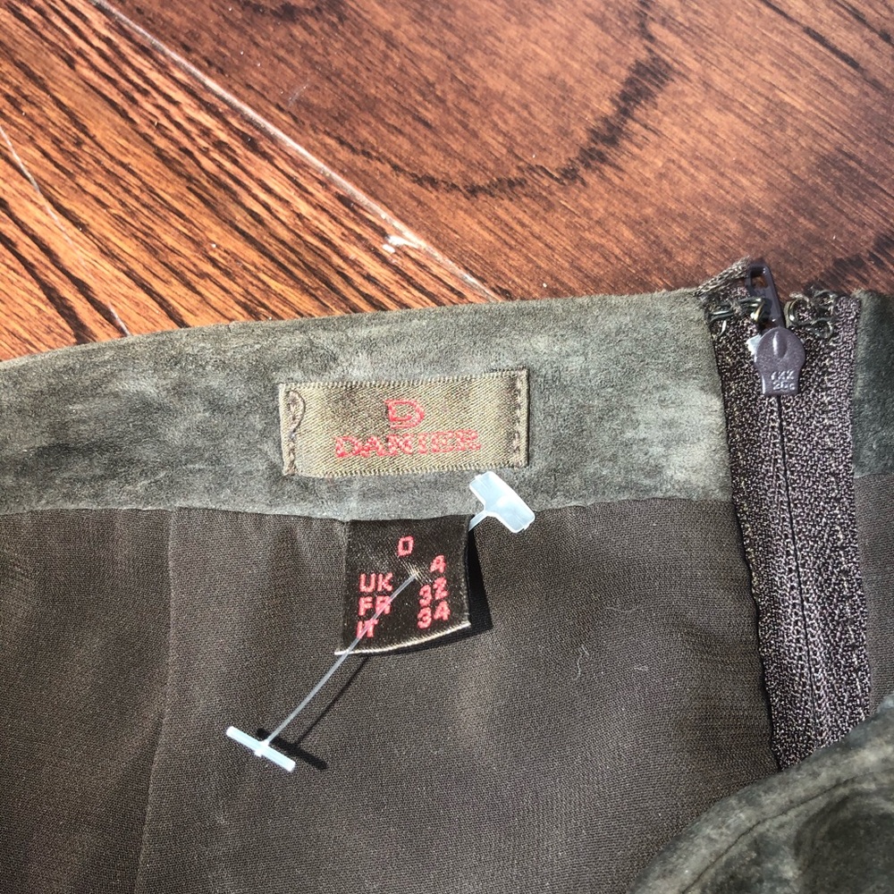 Danier suede pencil skirt - Picture 2 of 2